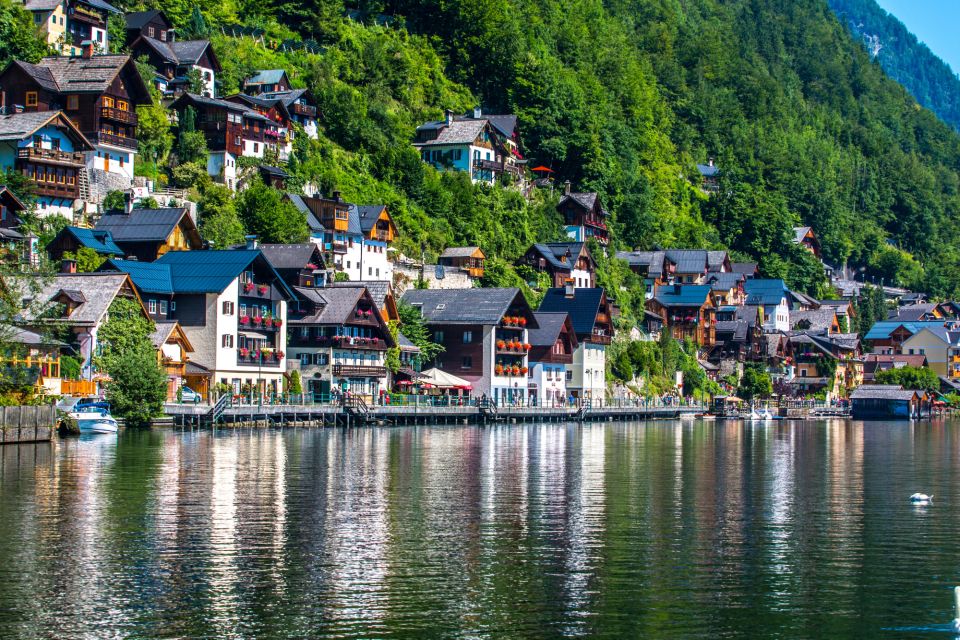 Hallstatt: City Exploration Game and Tour - Exploring Hallstatt at Your Pace