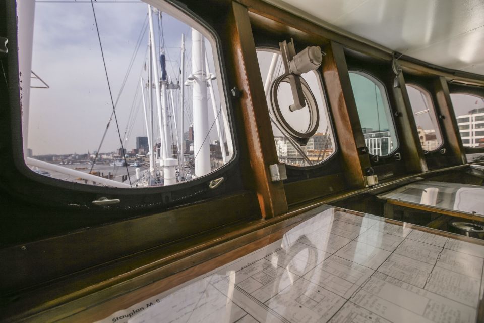 Hamburg: Entrance to the Museum Ship Cap San Diego - Life on the Bridge