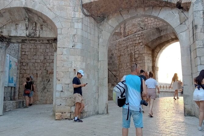 Historic Walk With Game of Thrones Details in Dubrovnik - Tour Accessibility and Participation