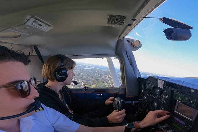 Initiation to Airplane and Helicopter Piloting in Gatineau-Ottawa - Professional Pilot Instruction