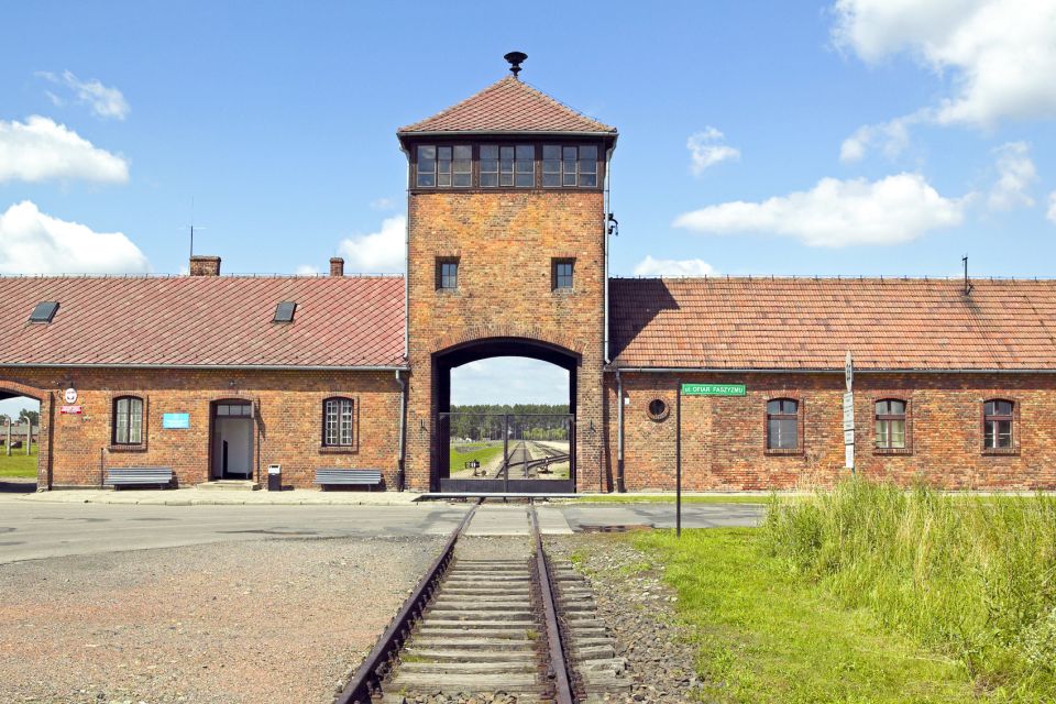 Krakow: Auschwitz-Birkenau and Salt Mine Guided Tour - Itinerary and Experience