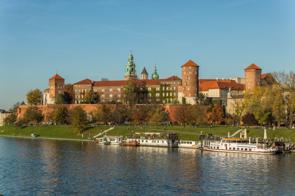 Krakow: Short River Walk and Guided Tour in Former Ghetto - Cruise Experience