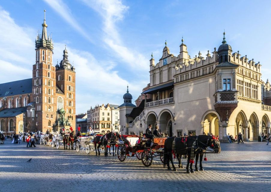 Krakow: St. Marys Basilica Visiting With Short Guided Walk - Experience Highlights