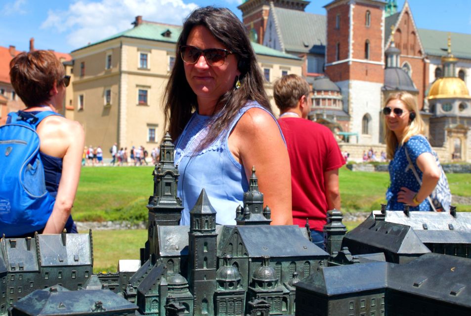 Krakow: Wawel Castle Guided Tour With Entry Tickets - Tour Highlights and Experience