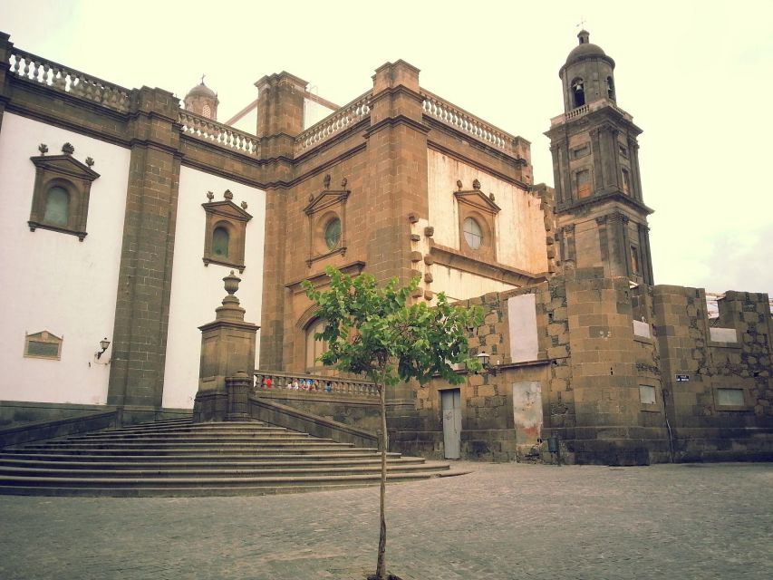 Las Palmas Private Guided Walking Tour - Colonial Charm in Vegueta