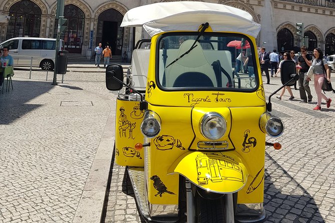 Lisbon by TUK TUK - Meeting and Pickup