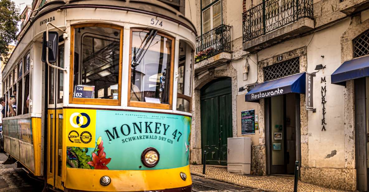 Lisbon: First Discovery Walk and Reading Walking Tour - Itinerary Highlights