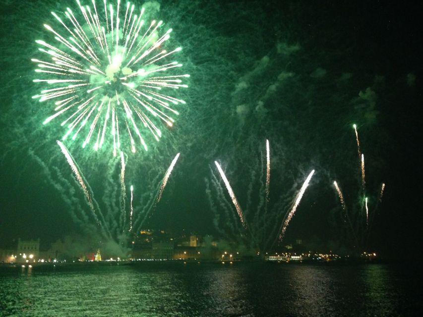 Lisbon: New Year's Eve Fireworks Tagus River Sailing Cruise - Sailing the Tagus River