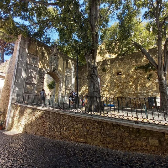 Lisbon: São Jorge Castle Skip-The-Line Entry With Audioguide - Experience Highlights