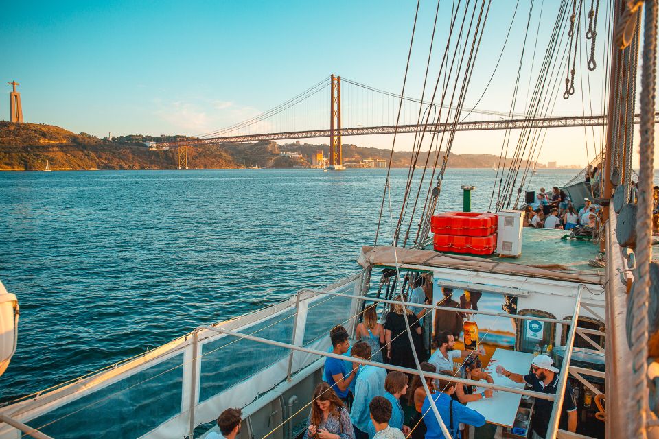 Lisbon: Sunset Boat Party With Live DJ and Night Club Entry - Experience and Activities