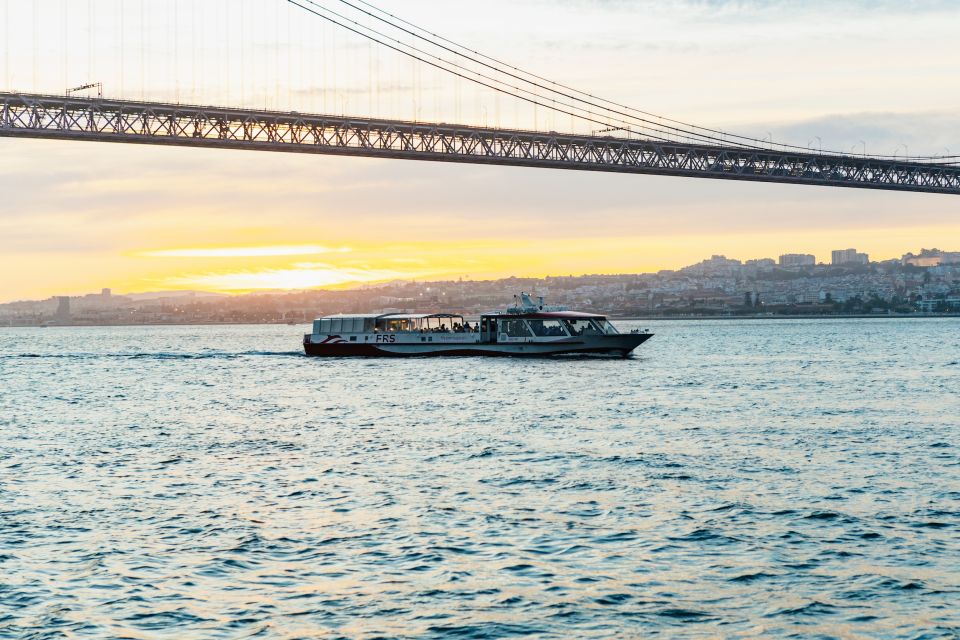 Lisbon: Tagus River Sunset Cruise With Welcome Drink - Itinerary and Main Attractions