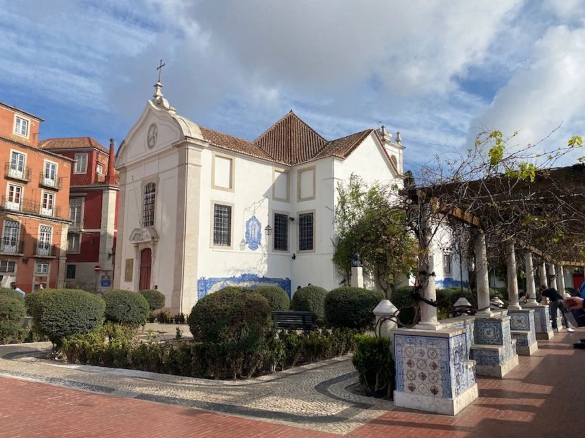 Lisbon: Walking Tour for Absolute Beginners - Stunning City Views at Miradouro