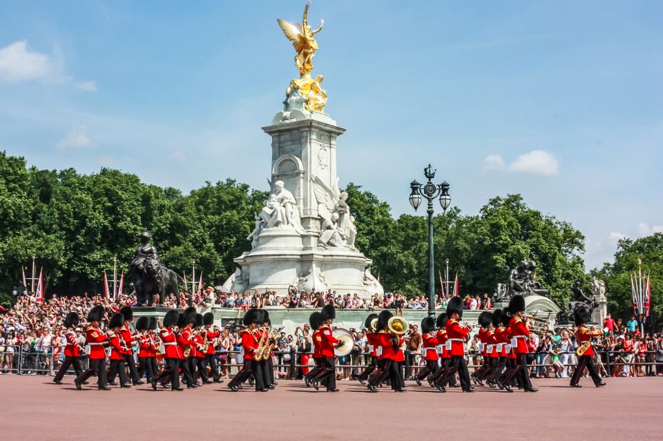 London: Buckingham Palace Entry & Changing of the Guard Tour - Changing of the Guards