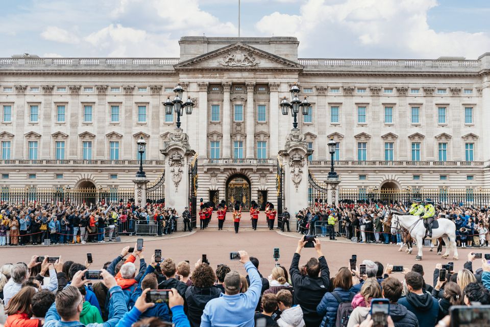 London: Changing of The Guard Tour - Highlights of the Tour