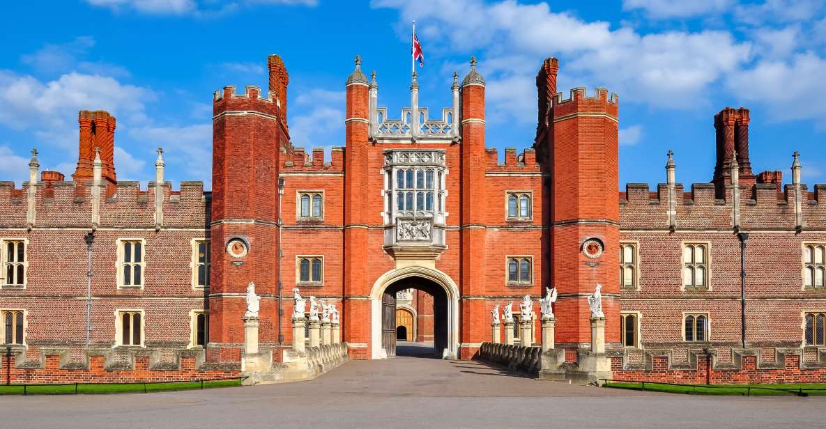 London: Hampton Court Palace Private Tour With Train Ride - Tour Itinerary and Highlights