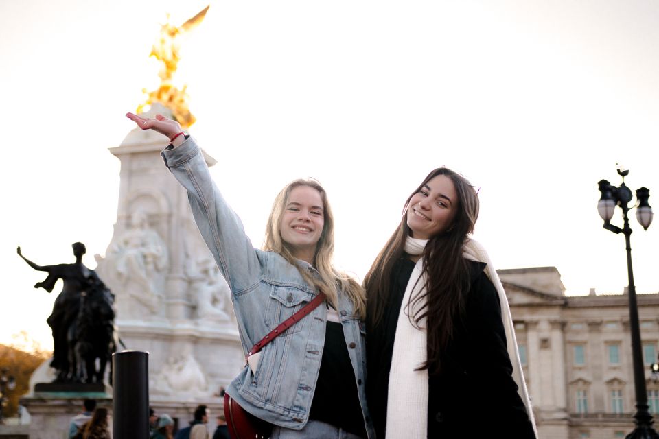 London: Professional Photoshoot Outside Buckingham Palace - Meeting Point Details