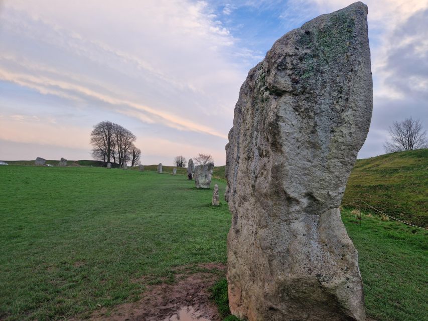 London: Stonehenge, Salisbury Cathedral and Avebury Day Tour - Exploring Stonehenge UNESCO Site