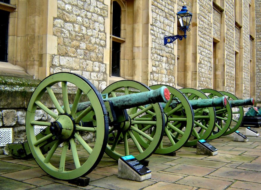 London: Tower of London and Tower Bridge Private Tour - Discovering the Tower of London