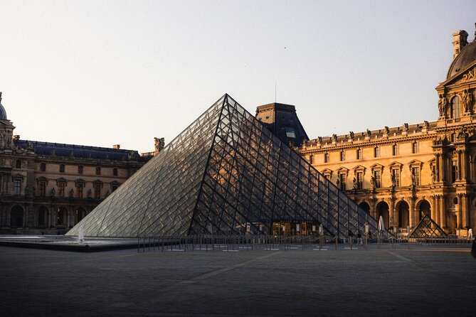 Louvre Private Guided Tour: The Essentials and More! (w/ Tickets) - Meeting Point