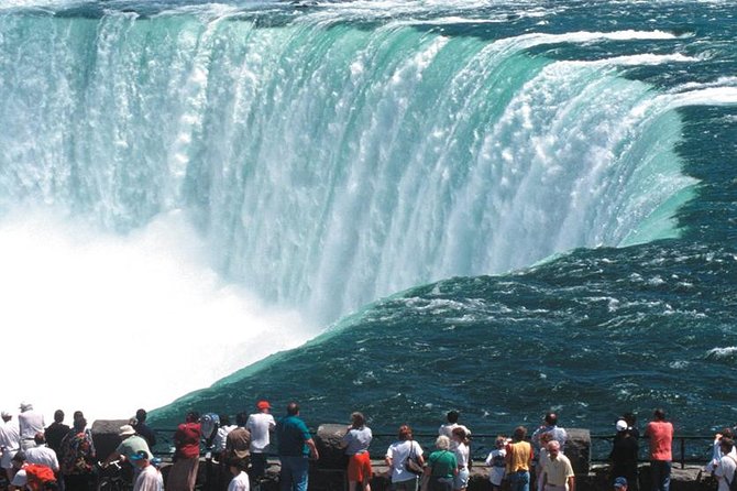 Low Cost - Private Arrival Transfer: Toronto Airport to Niagara Falls, Canada - Included in the Transfer