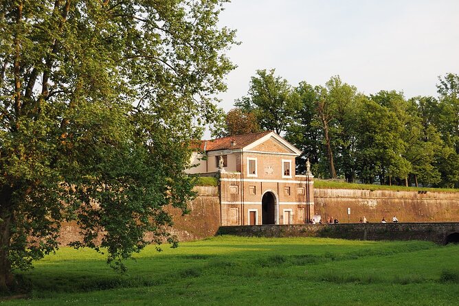 Lucca: Walking Tour of the City Centre and the Walls - Accessibility and Confirmation