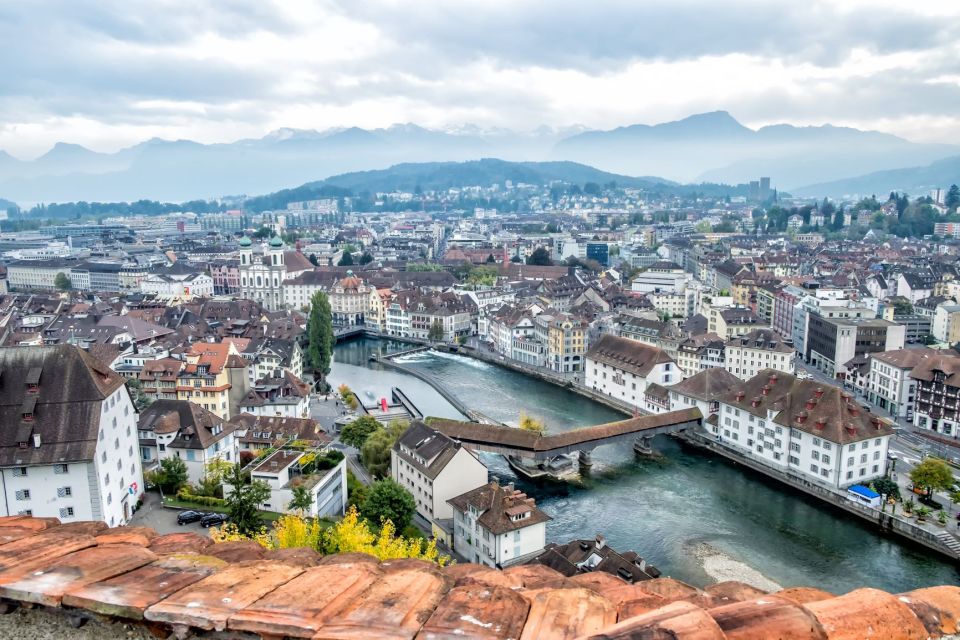 Luzern Discovery: Small Group Tour & Lake Cruise From Zurich - Visiting the Lion Monument