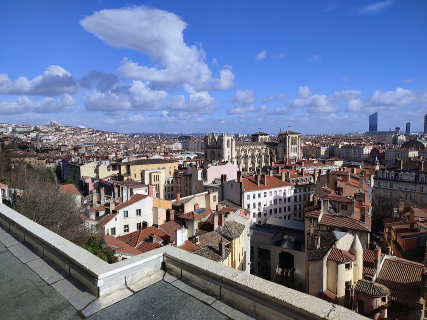 Lyon: UNESCO Districts Private Guided Walking Tour - Exploring Vieux Lyon