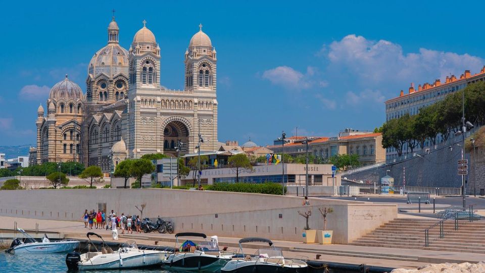 Marseille Private Tour - Walking the Old Port Arches