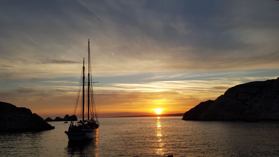 Marseille: Sunset Sailing Cruise With Dinner and Drinks - Boarding the Traditional Schooner