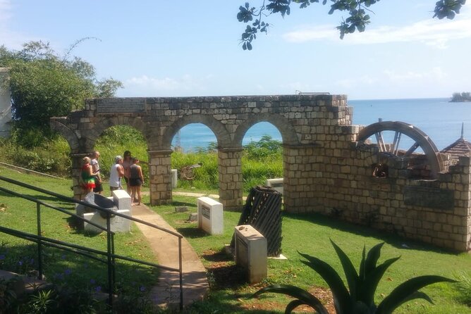 Montego Bay Hi Lite and Culture Tour - Sam Sharpe Square Discovery