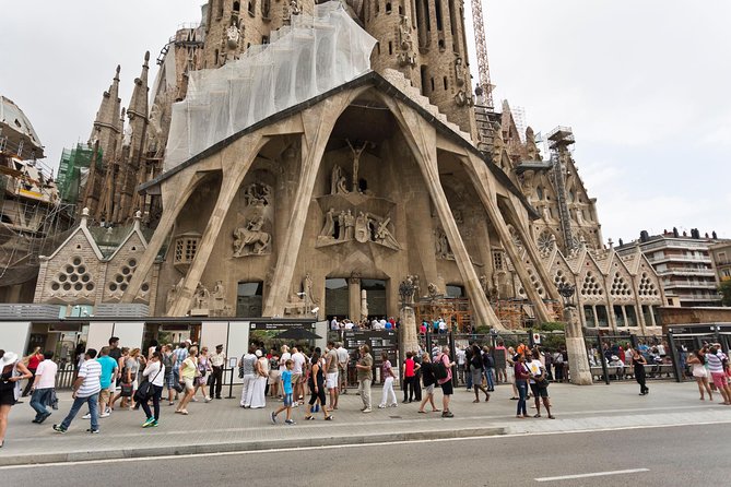 Montserrat Monastery and Sagrada Familia Tour With Liquor Tasting - Montserrat Monastery