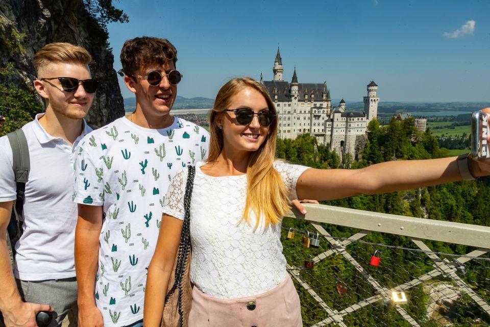 Munich: King Ludwigs Bavarian Castles Day Tour & Boat Ride - Exploring Bavarian Castles