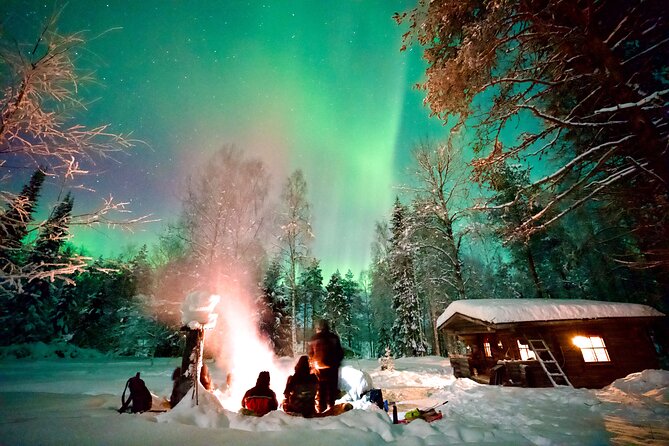 Northern Lights Tour in Atmospheric Cottage - Inclusions