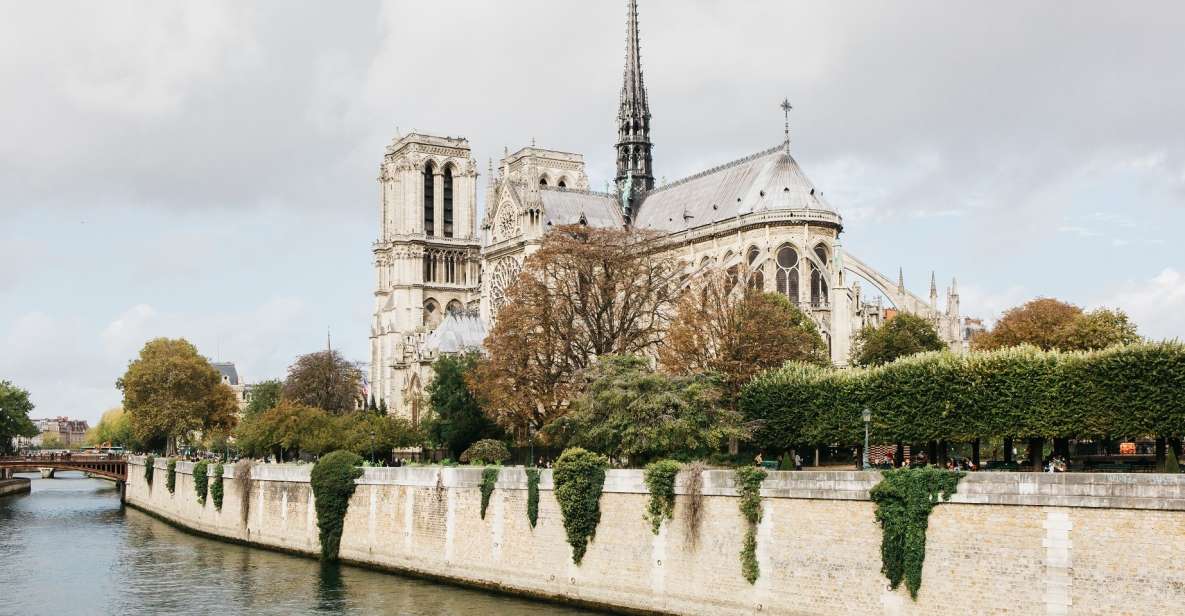 Notre Dame Tour With a Small Group - Symbolic Center of Medieval Paris