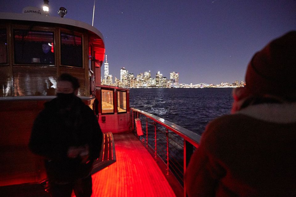 Nyc: City Lights Yacht Cruise With Drink Included - Cruise Experience and Highlights