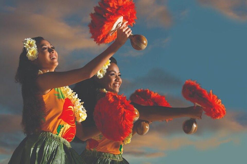 Oahu: Hilton Waikiki Starlight Luau - Live Music and Performances