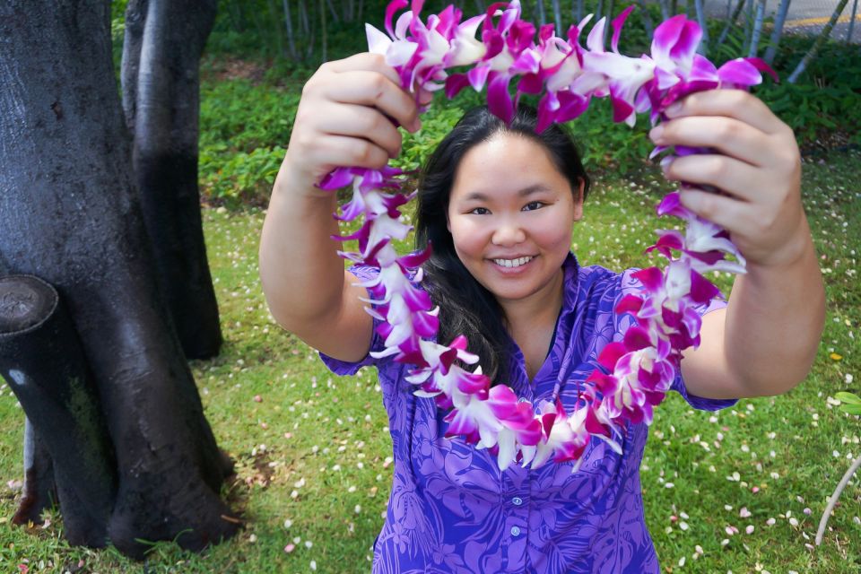 Oahu: Honolulu Airport (HNL) Traditional Lei Greeting - Greeting Experience