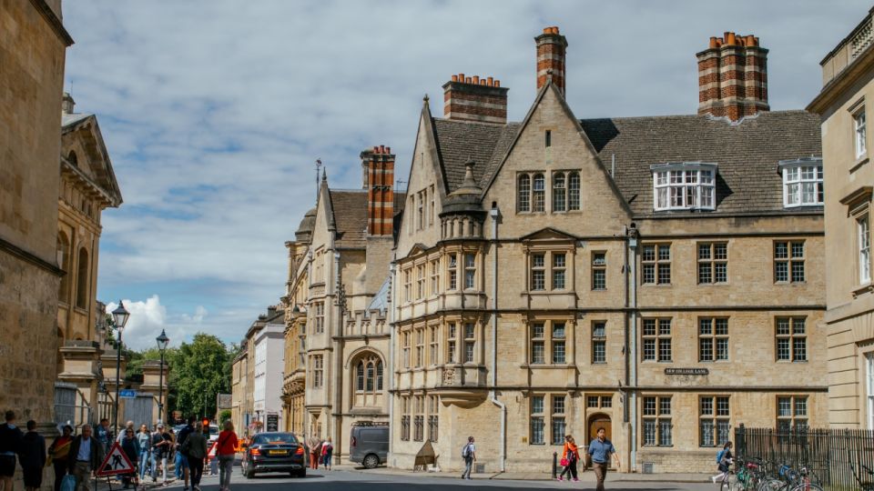 Oxford: Self Guided City Walk and Interactive Treasure Hunt - Activity Description