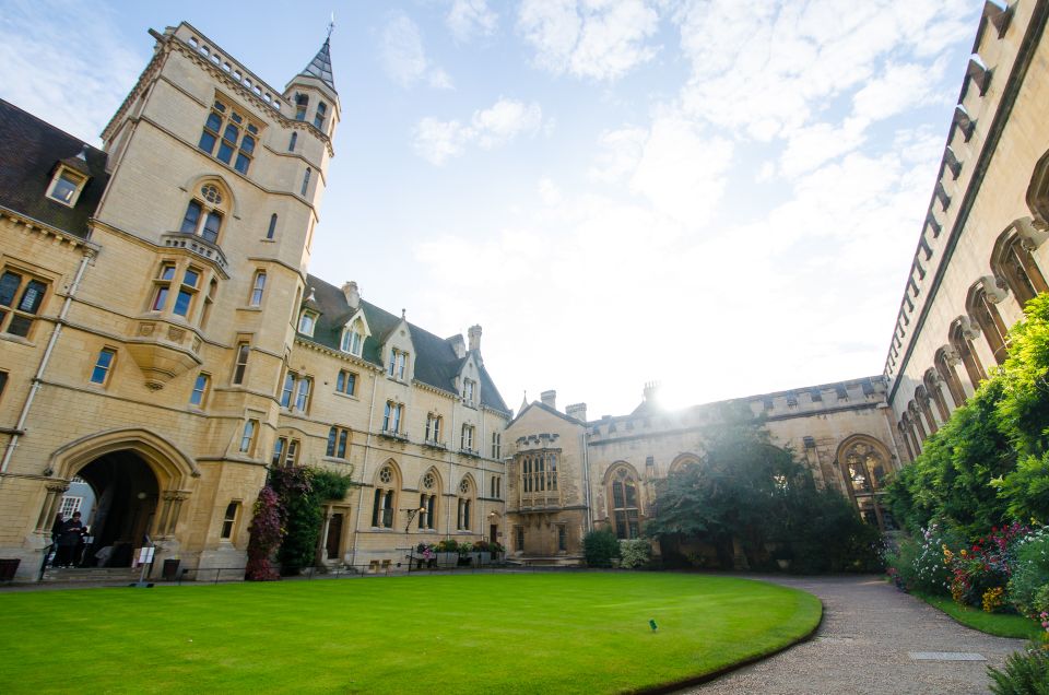 Oxford: University and City Walking Tour With Alumni Guide - Exploring Oxford University