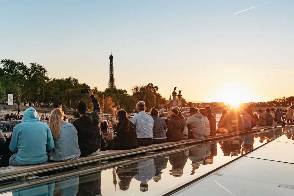 Paris: 1-Hour Sightseeing Cruise With Bistro Dinner - Sightseeing Cruise Highlights