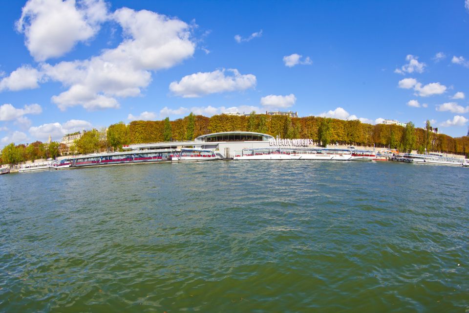 Paris: 4-Course Dinner Cruise on Seine River With Live Music - Sightseeing Along the Seine