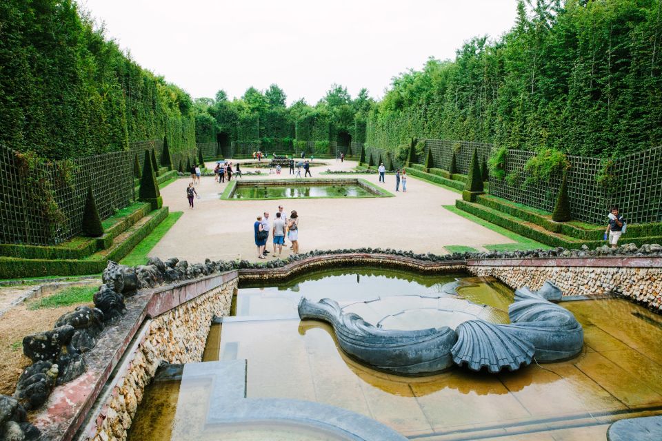 Paris: Gardens of Versailles Walking Tour & Palace Entry - Itinerary and Inclusions