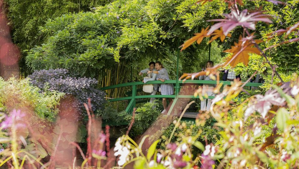 Paris: Giverny & Versailles Small Group or Private Tour - Giverny Highlights