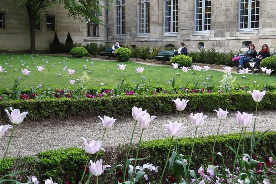 Paris: Guided Tour of Marais in English - Guided Highlights