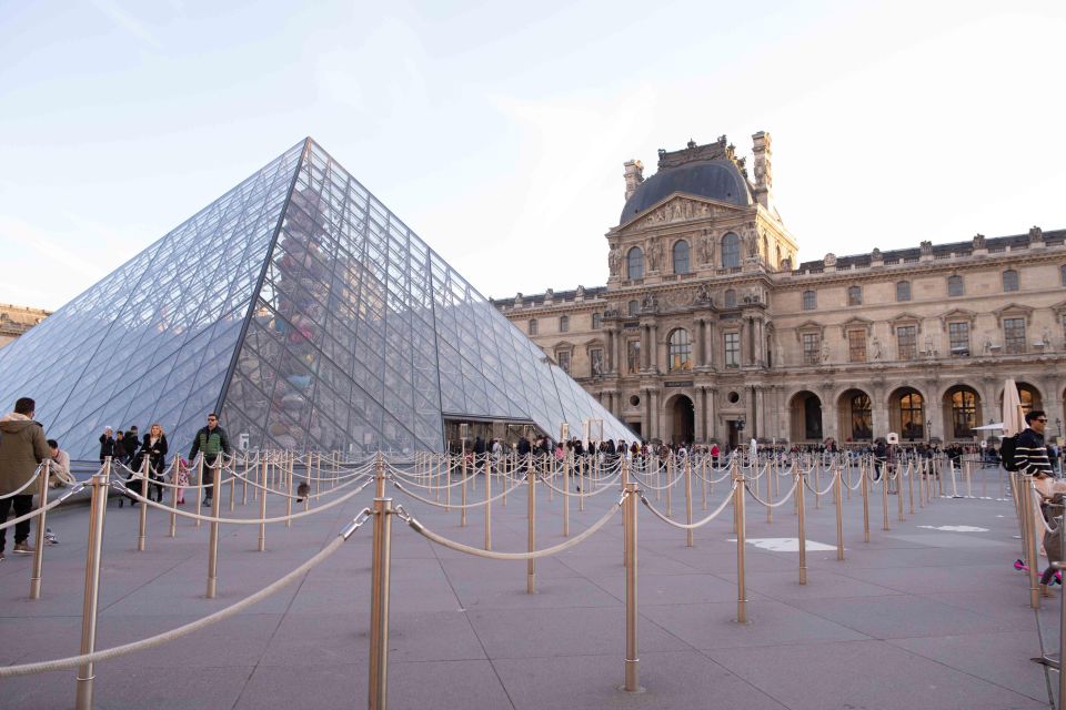 Paris: Louvre Museum Mona Lisa First Viewing Semi-Private - Highlights of the Tour