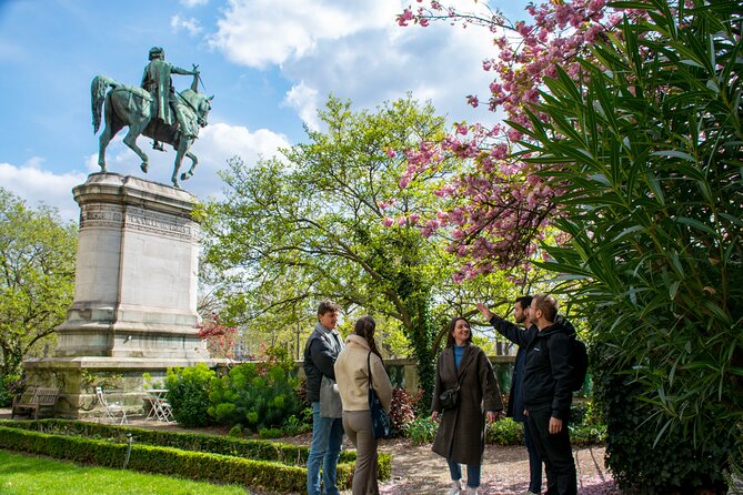 Paris Private Custom Tour: Half-Day Experience With a Local Guide - Navigating Public Transportation