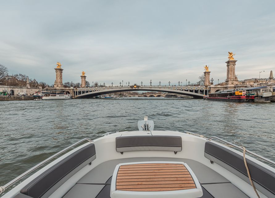 Paris: Private Seine River Cruise With Guide - Sightseeing Highlights