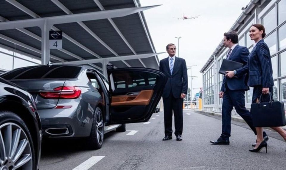 Paris: Private Transfer to or From Charles De Gaulle Airport - Luxury Vehicle Options