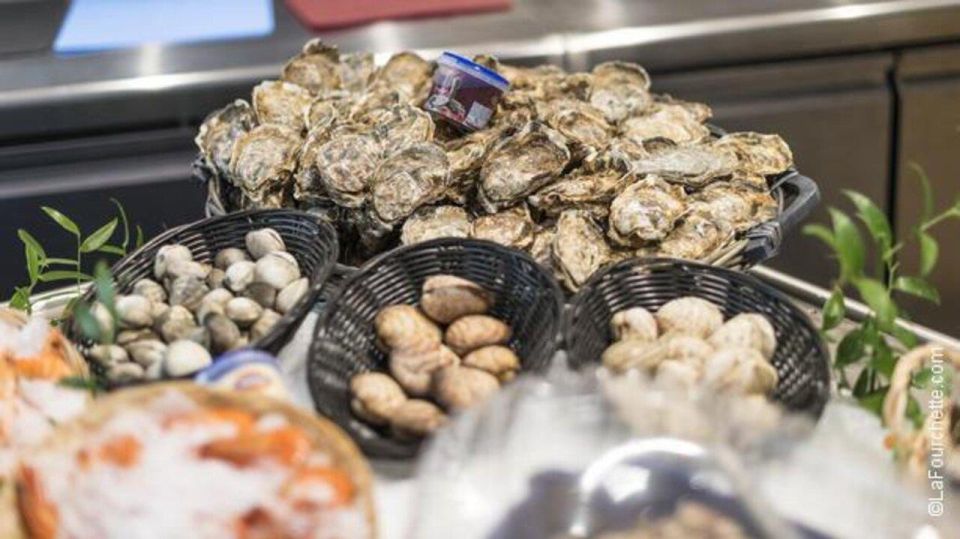 Paris : Shuck & Savor Oysters With Wine Pairing - Oyster Shucking Demonstration