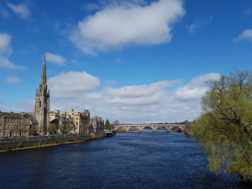 Perth: Guided Food Walking Tour - Perth Landmarks and History